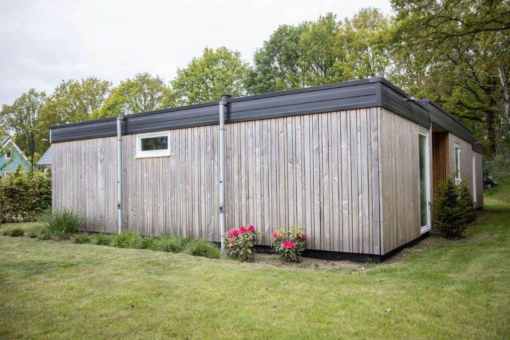 004-23-bungalow-buiten-zijkant