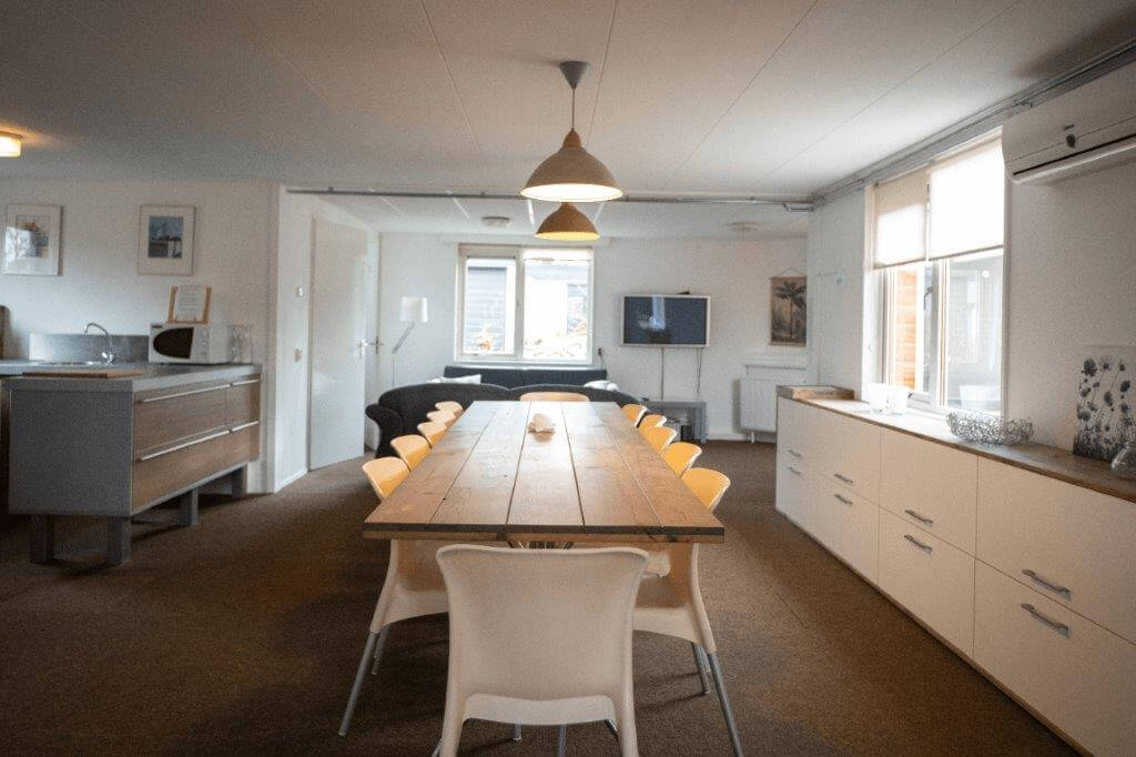 009-19-bungalow-eettafel-recht