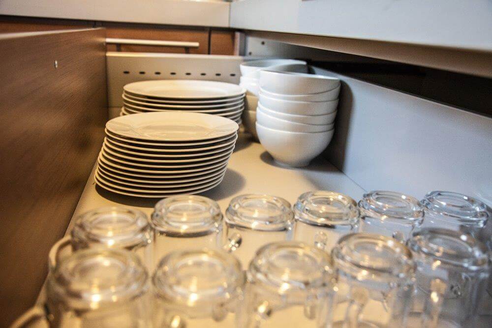 015-19-bungalow-borden-en-glazen