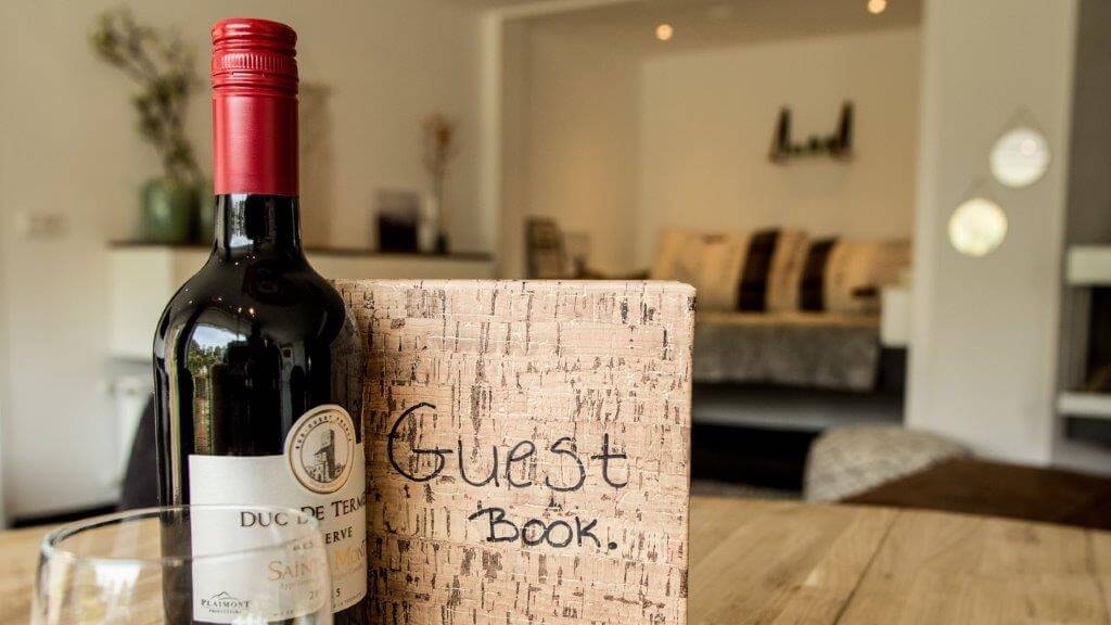 018-23-bungalow-guestbook