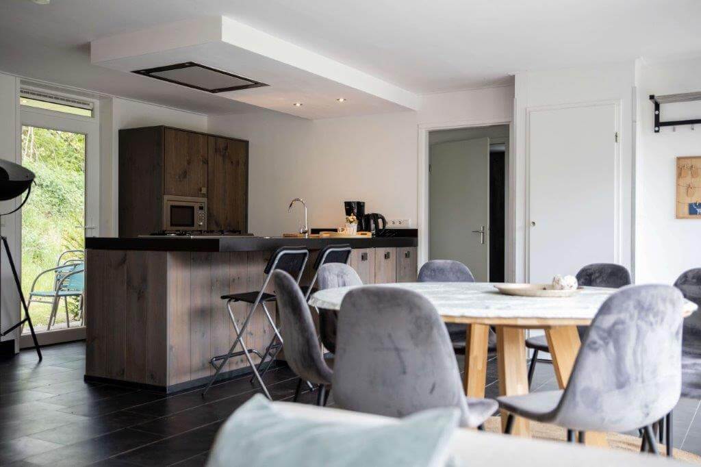 023-23-bungalow-woonkamer