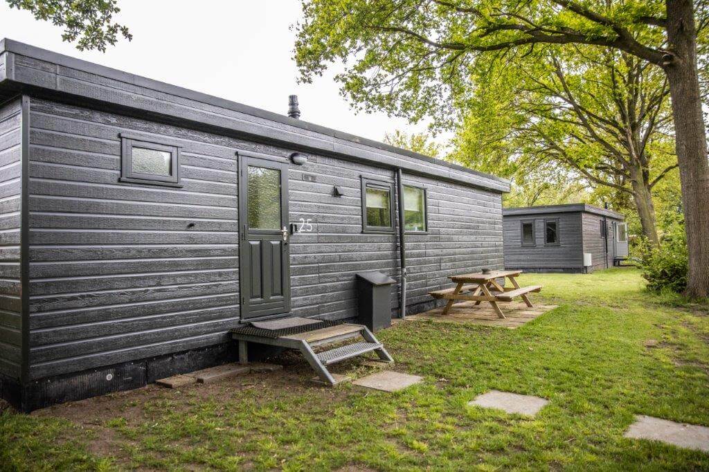 004-25-bungalow-voorkant-ingang