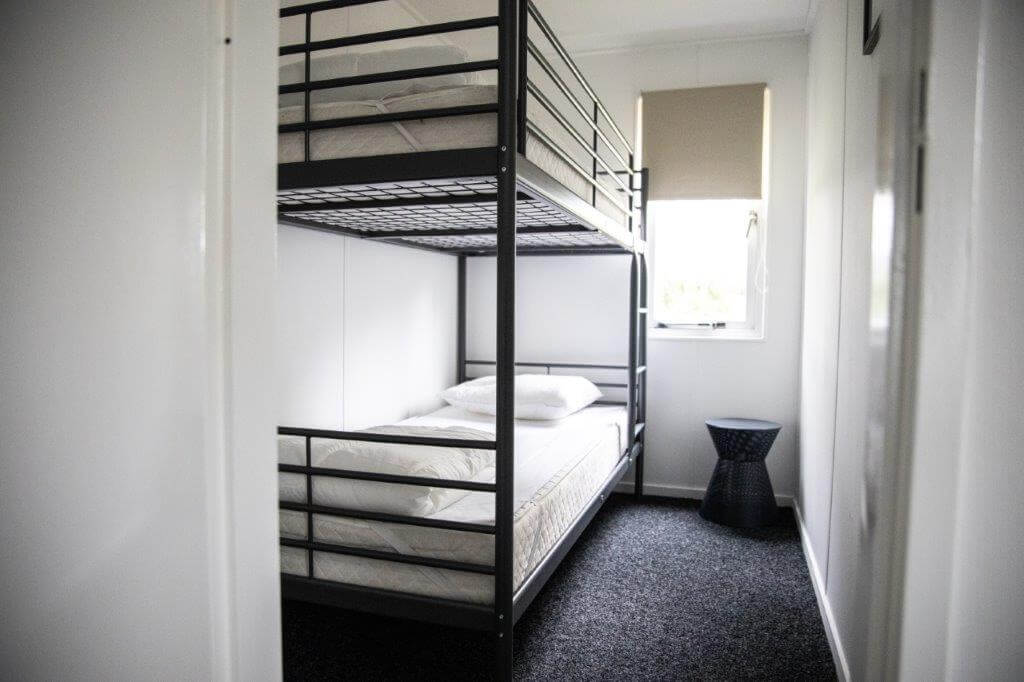 016-25-bungalow-stapelbedden-slaapkamer-1