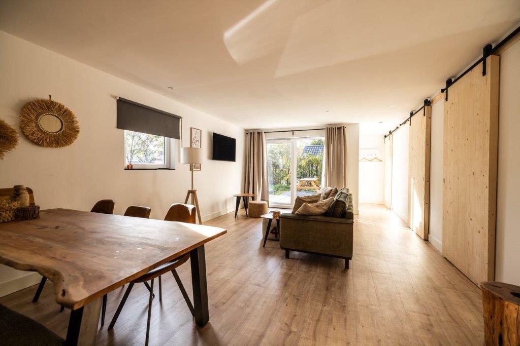 Bungalow 12 - woonkamer (4)