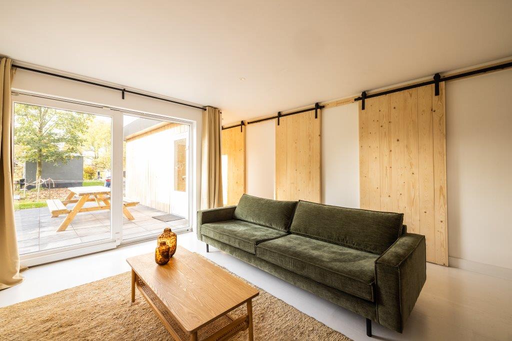 Bungalow 14 - bank en muur